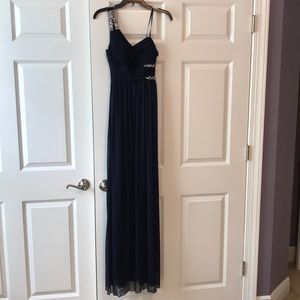One shoulder dress
